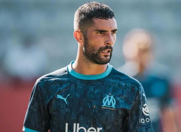 华体会官网-前球员称C罗是全能野兽，无人能防梅西左脚|莱昂内尔·梅西|克里斯蒂亚诺·罗纳尔多|利雅得胜利足球俱乐部|佩德罗-阿尔瓦罗|罗伯托-冈萨雷斯_新浪体育_新浪新闻